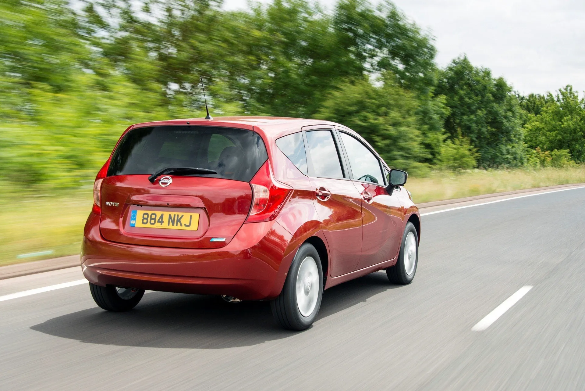 Nissan Note (2013-2016) Review: exterior rear moving