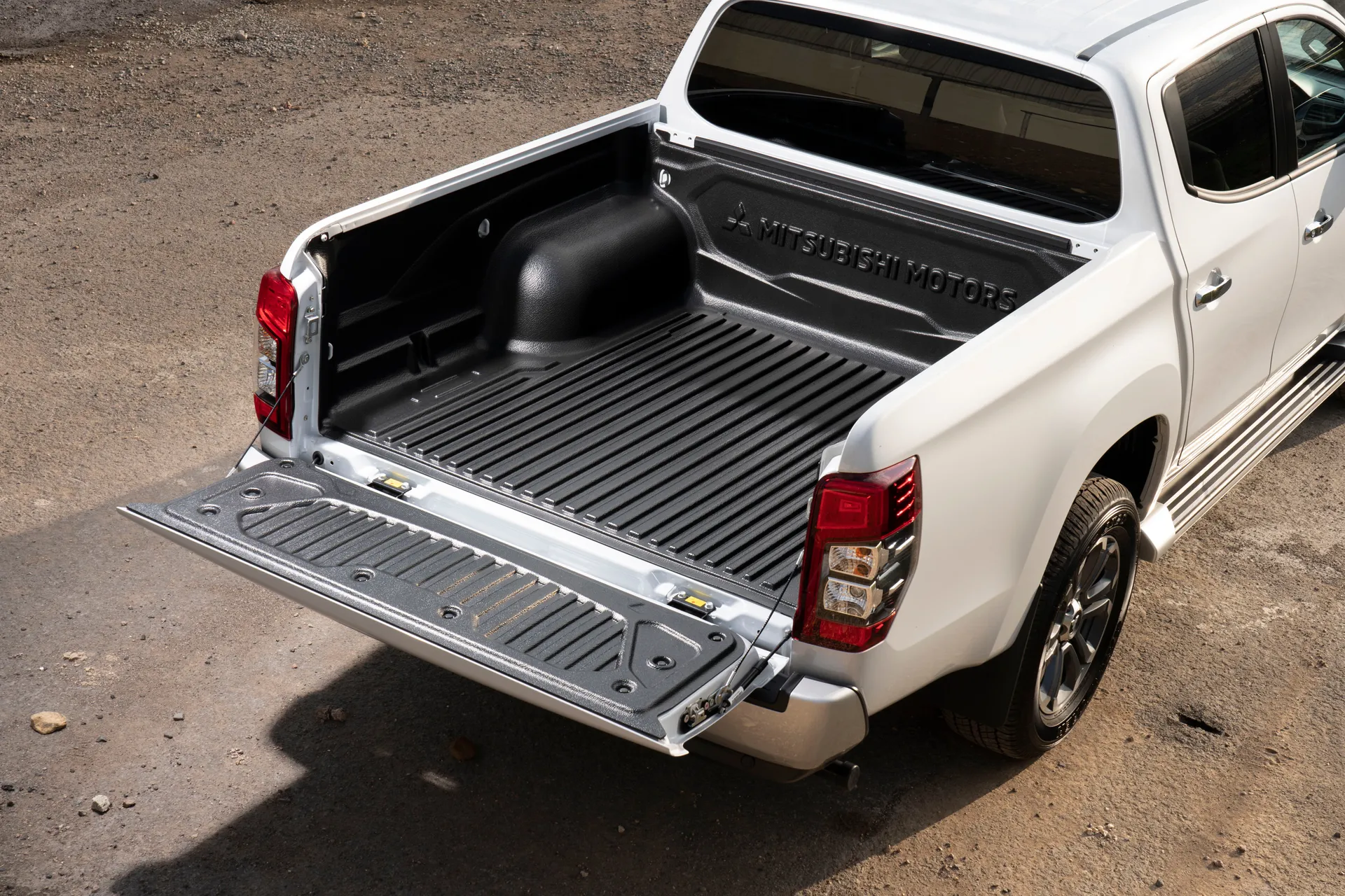 Mitsubishi L200 (2019-2021) Review: exterior close up photo of the Mitsubishi L200 load area