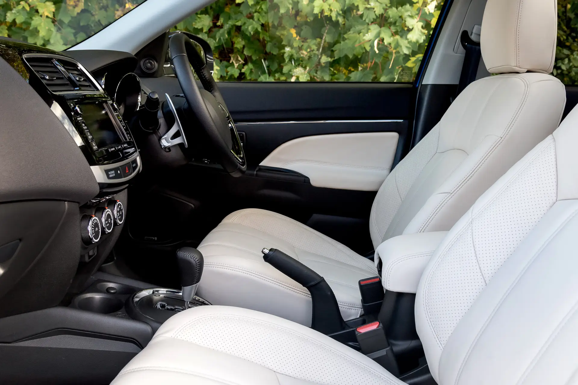 Mitsubishi ASX (2010-2021) Review: front interior