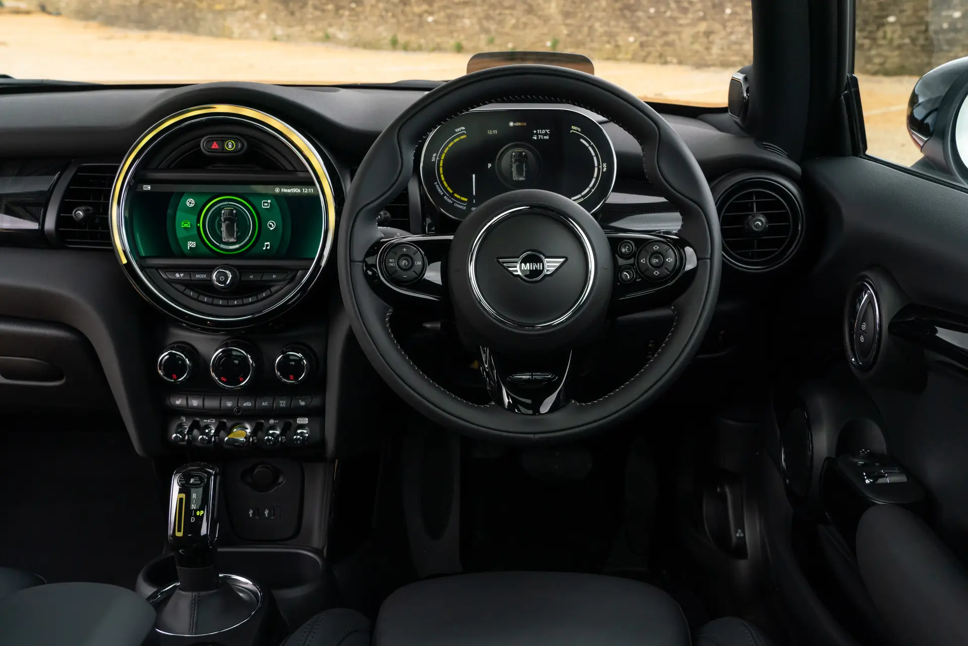 MINI Electric Review 2023 front interior