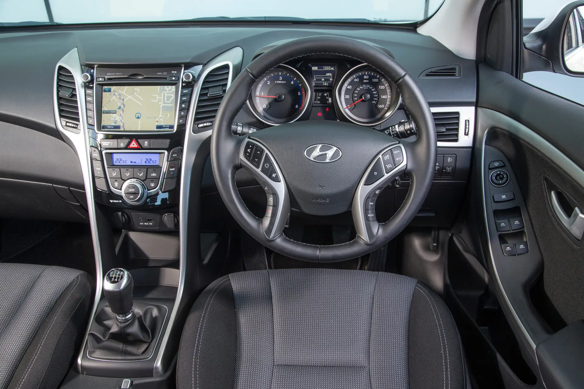 Hyundai i30 (2012) front interior