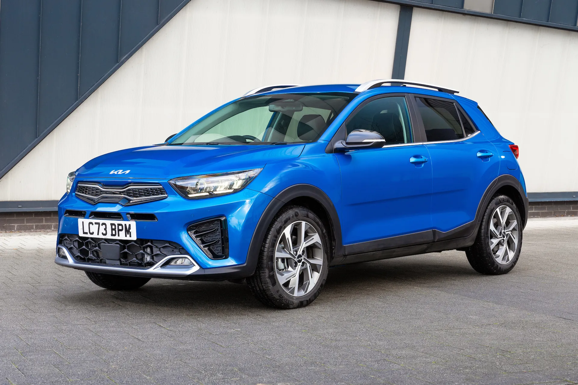 Kia Stonic review: front three quarters