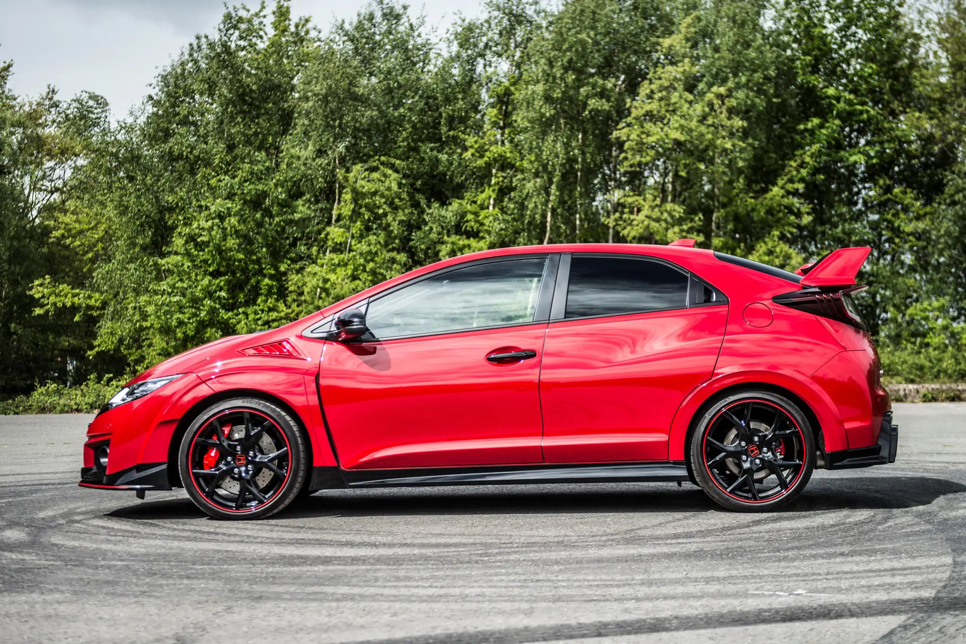 Honda Civic Type R 2023 Review: exterior side photo of the Honda Civic Type R