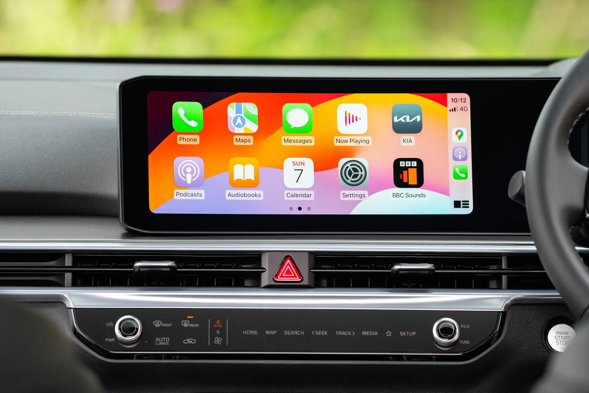 Kia Sorento Review 2024: Interior and Apple CarPlay