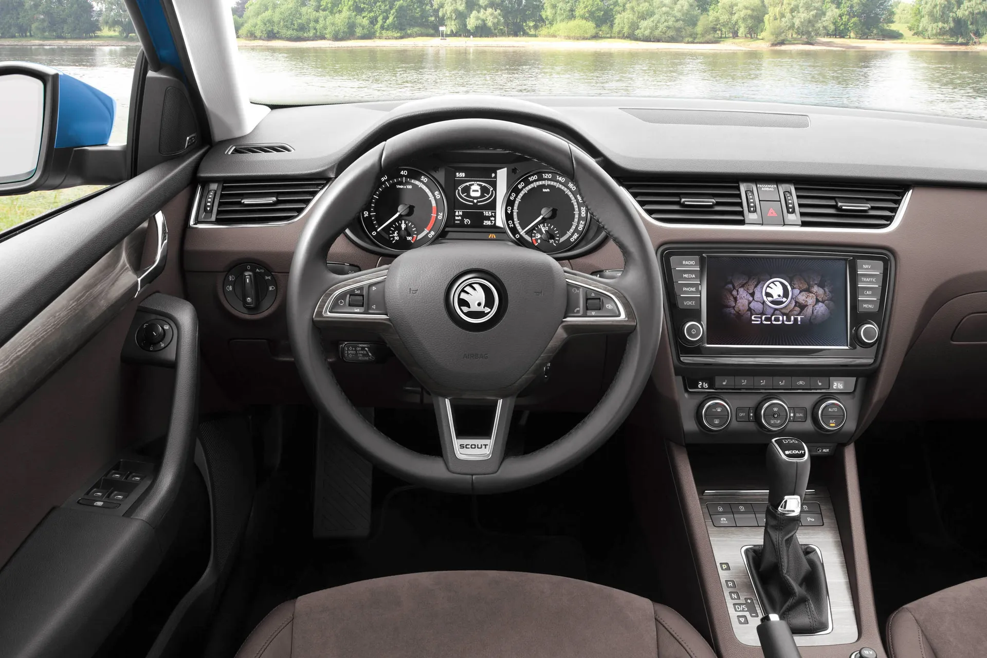 Skoda Octavia Scout (2014-2020) Review: interior