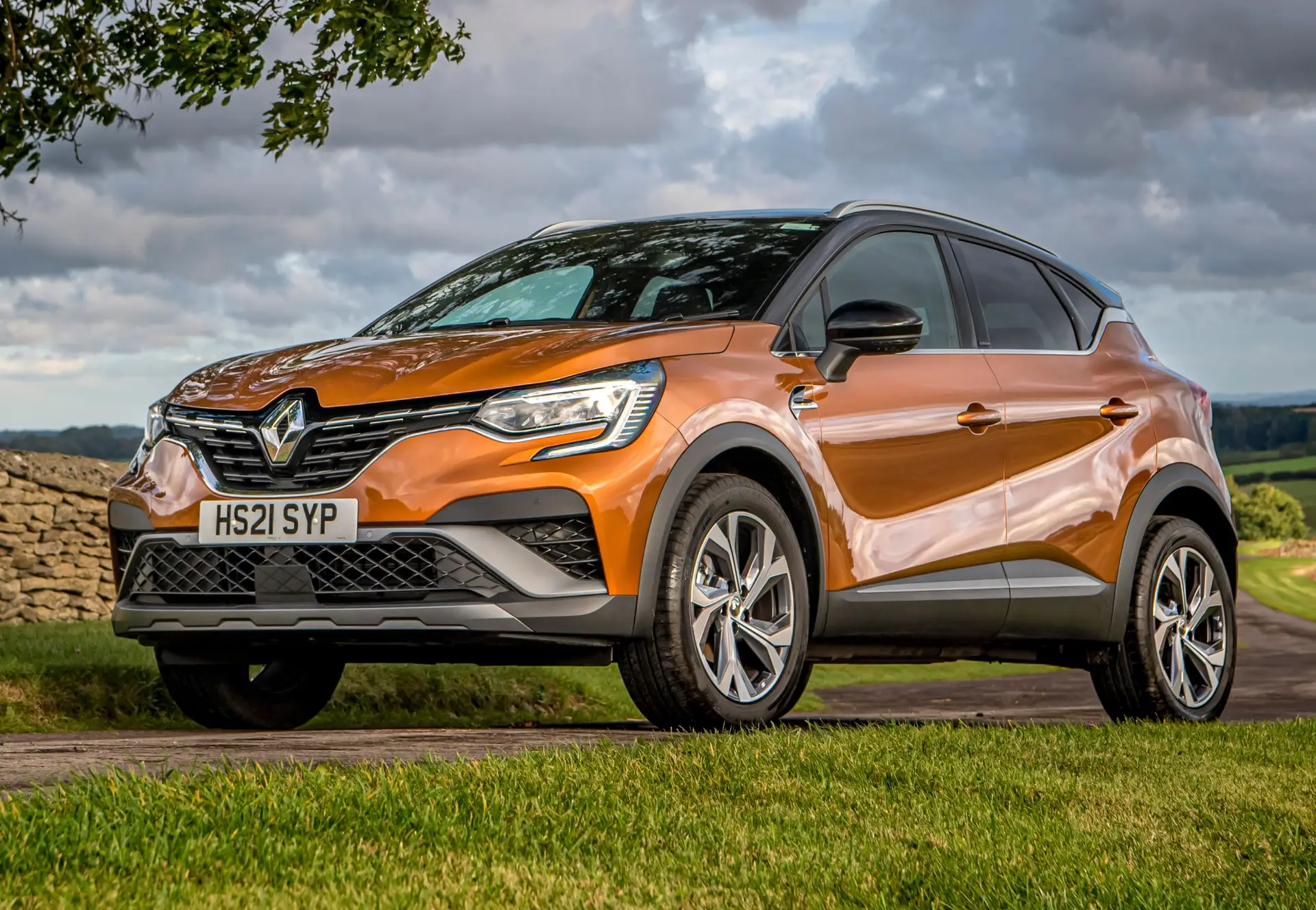 Renault Captur Review 2024: front-three quarter