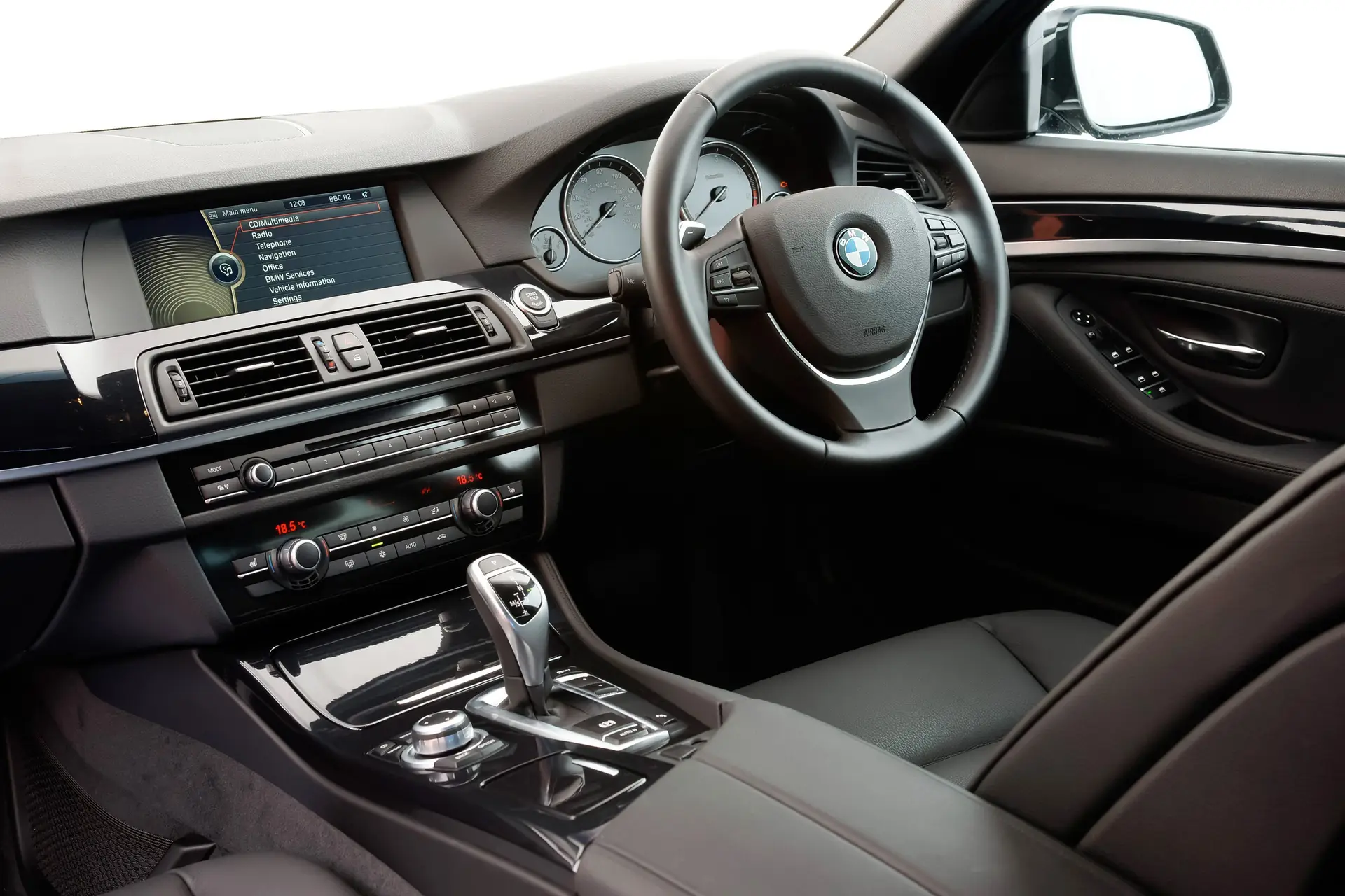 BMW 5 Series Touring (2010-2017) Review: Interior close up photo of the BMW 5 Series Touring dashboard