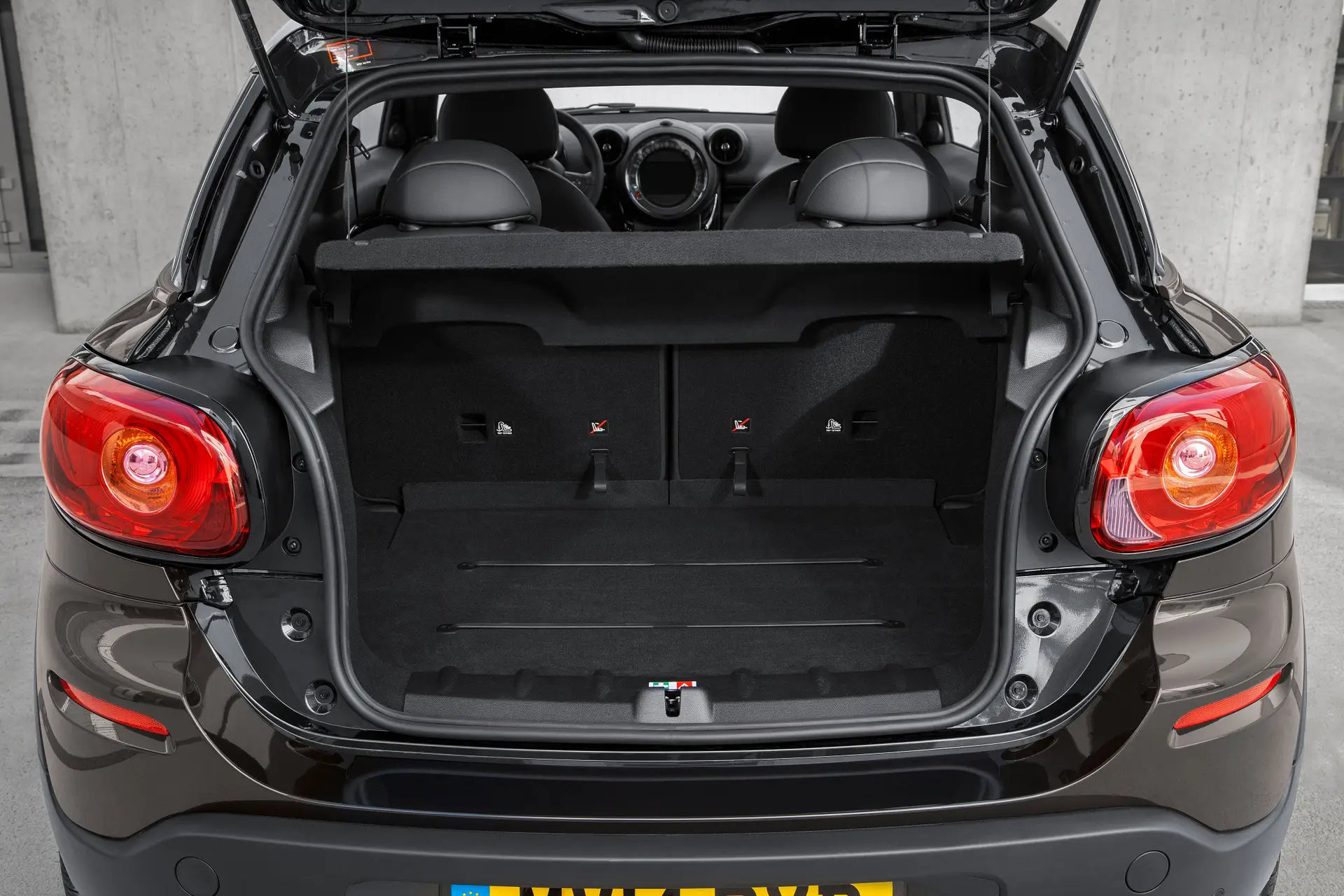 MINI Paceman (2013-2016) Review: interior close up photo of the MINI Paceman boot space