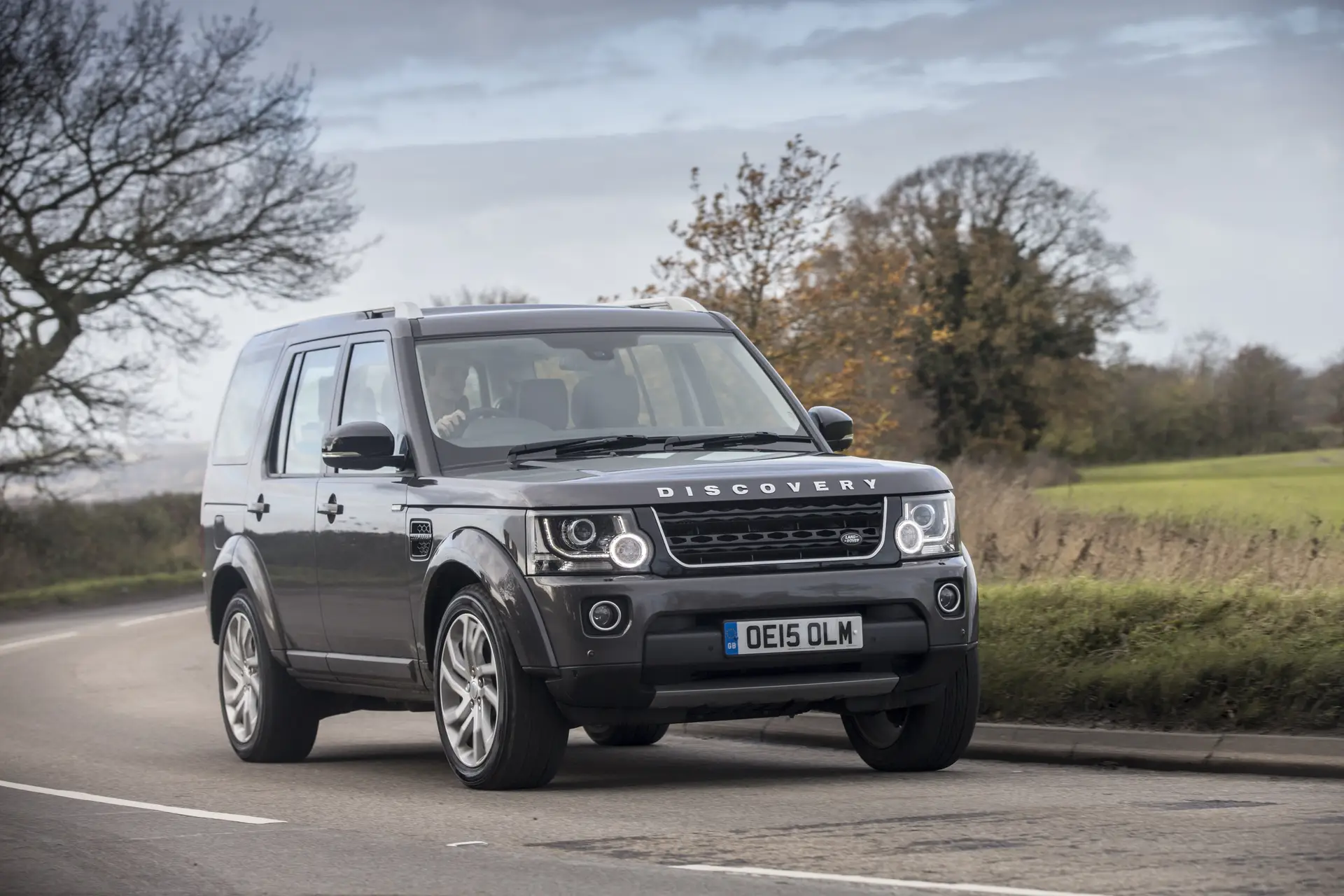 Land Rover Discovery 4 (2009-2017) Review: Exterior front three quarter photo of the Land Rover Discovery 4 on the road