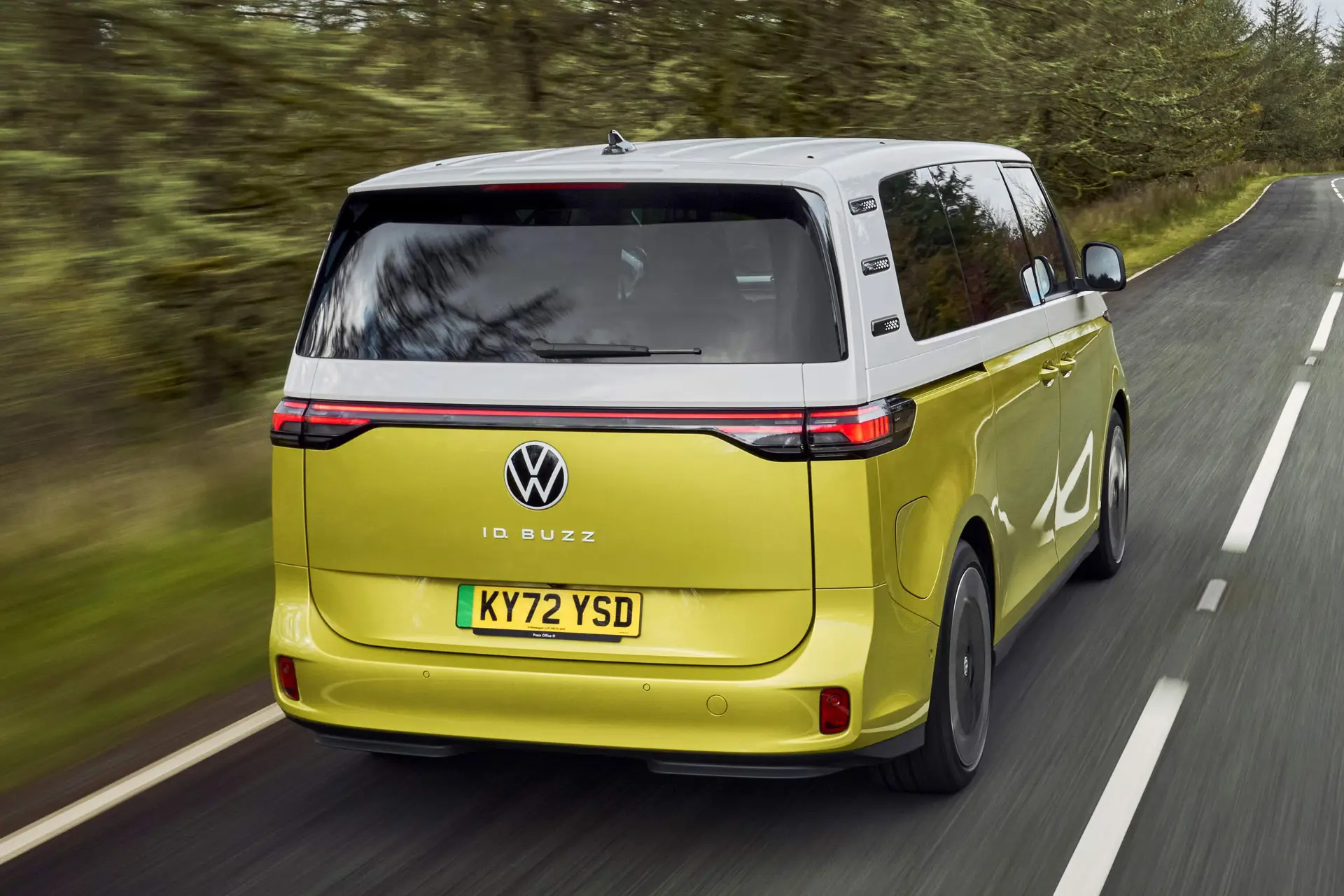 Volkswagen ID.Buzz Review 2023: rear dynamic