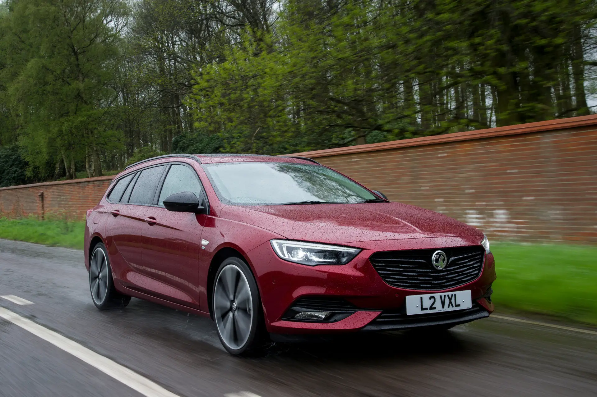 Used Vauxhall Insignia Sports Tourer (2017-2019) Review: exterior front three quarter photo of the Vauxhall Insignia Sports Tourer on the road