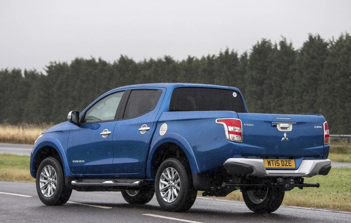 Mitsubishi L200 2015 backleft exterior