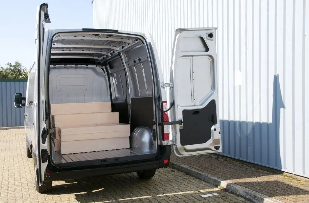 Nissan NV400 bootspace