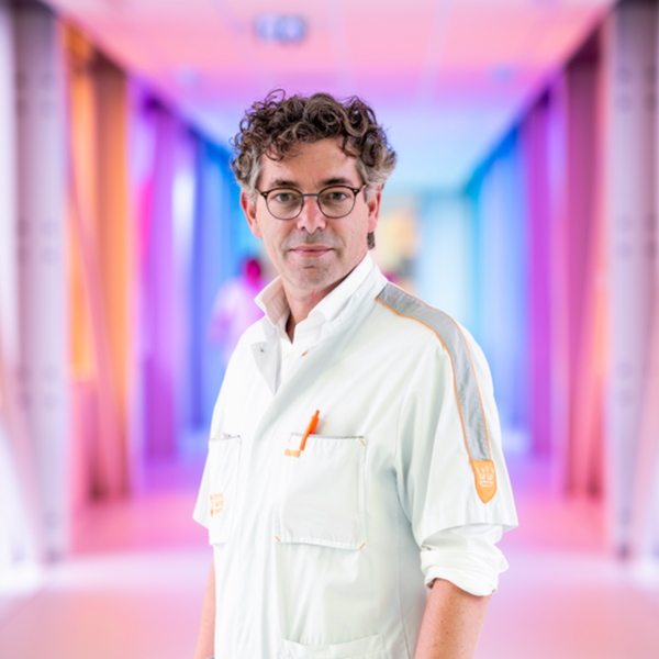 Portretfoto hoogleraar sarcomen Hans Merks.