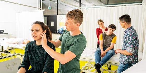 Studenten onderzoeken elkaar