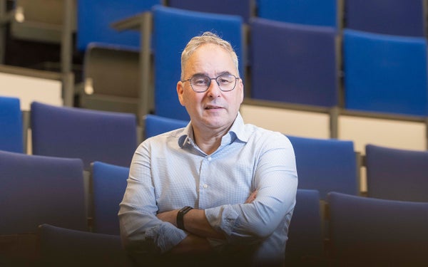 Marc Bonten in collegezaal