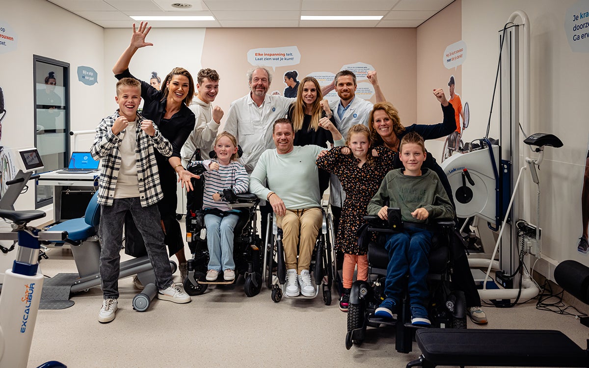 Groep mensen bij opening van het Spieren voor Spieren Inspanningslab