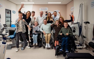 Groep mensen bij opening van het Spieren voor Spieren Inspanningslab