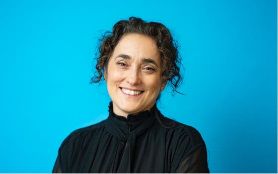 Portretfoto van prof. dr. Gönül Dilaver, hoogleraar Inclusief Hoger Onderwijs.