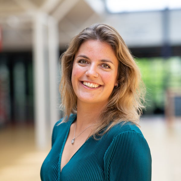 Portretfoto van oncologieverpleegkundige Laura Lammens, Verpleegkundige van het Jaar 2023.