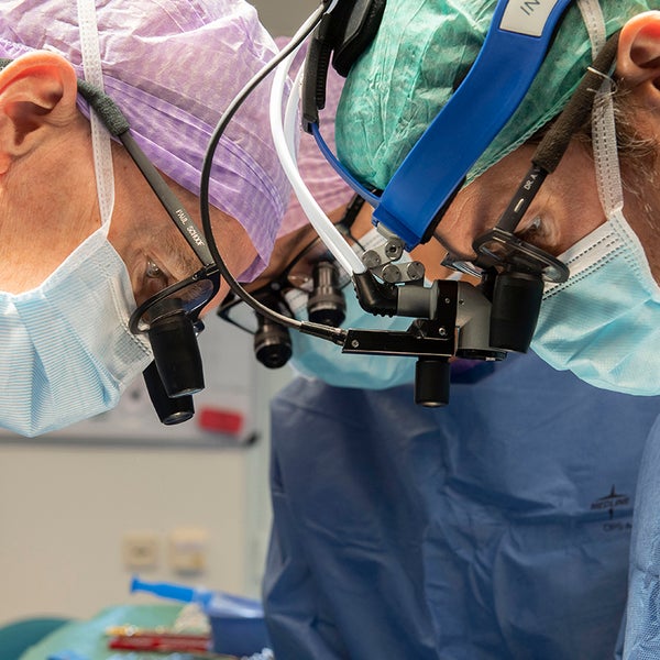 Kinderhartchirurgen tijdens een operatie