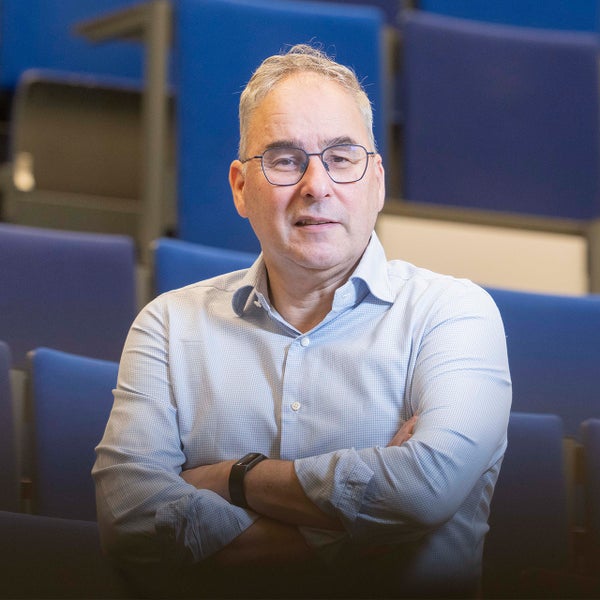 Marc Bonten in collegezaal