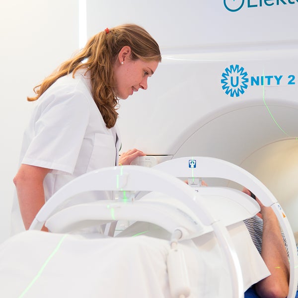 MR-Linac met een laborant
