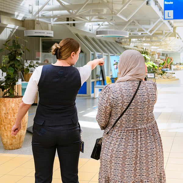 Gastvrouw wijst de weg in UMC Utrecht