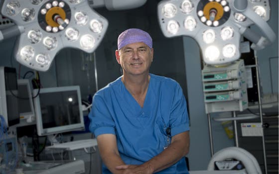 Bas Veersema in the operating room.