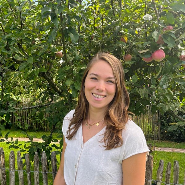 Lisanne Baak foto in de tuin