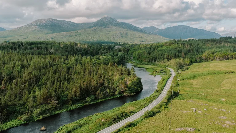 Coastal and inland looped walking and cycling trails
