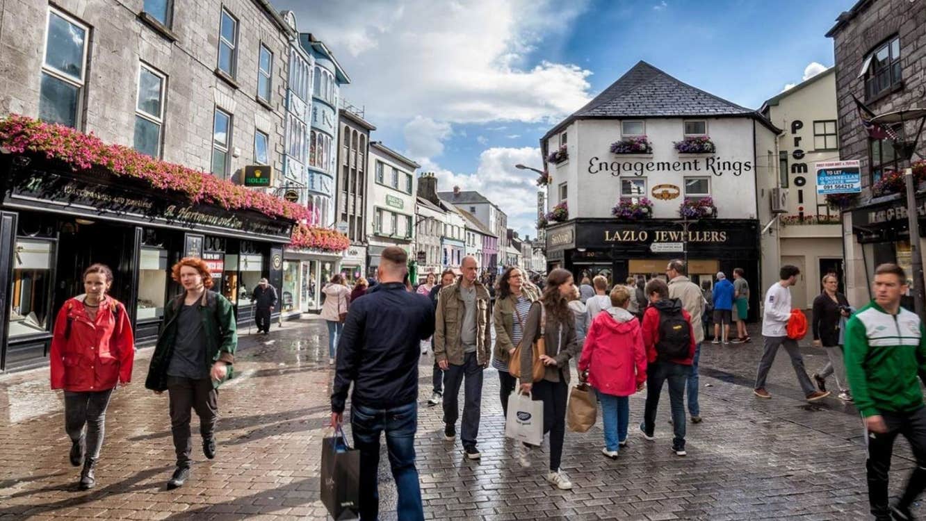 A street view of the shop exterior of Lazlo Jewellers