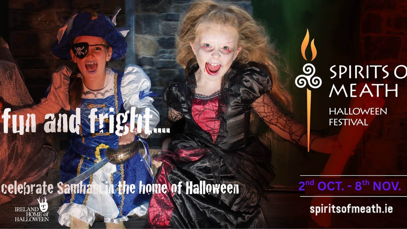 2 shouting children in costumes running forwards