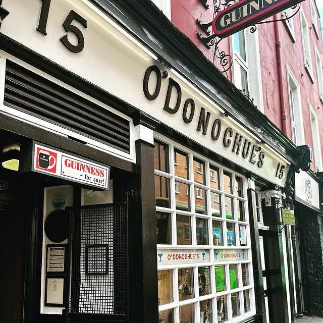 Exterior image of O'Donoghue's pub in Dublin city