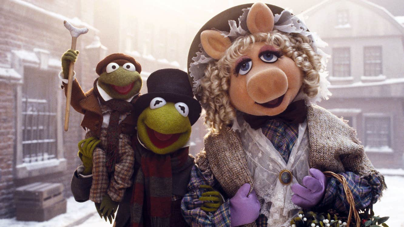 Kermit the Frog, Miss Piggy and Robin the Frog. Their clothes and background suggests a Victorian-era winter.