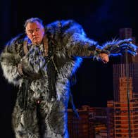 STEWART LEE vs THE MAN-WULF