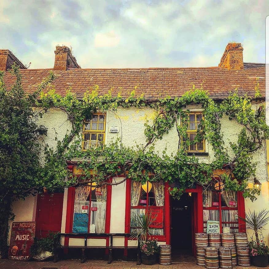 Exterior image of JJ Hough's Singing Pub in County Offaly