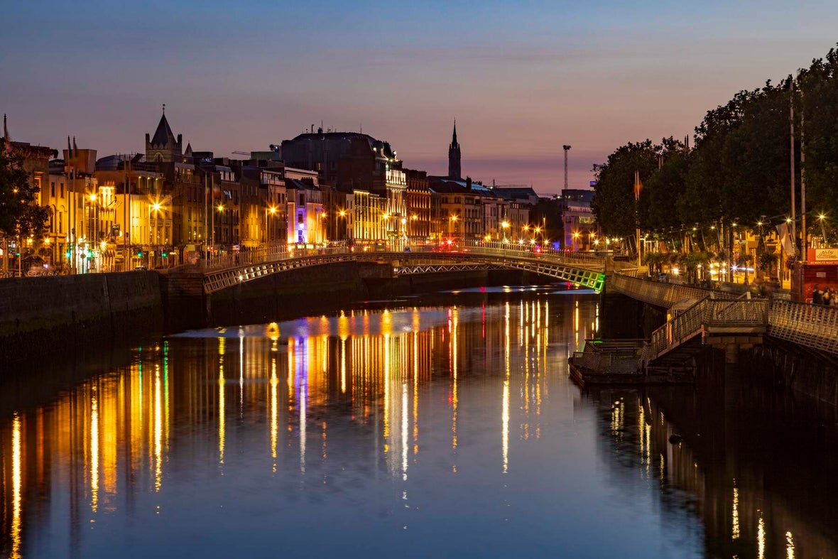 Ha'penny Bridge at night.