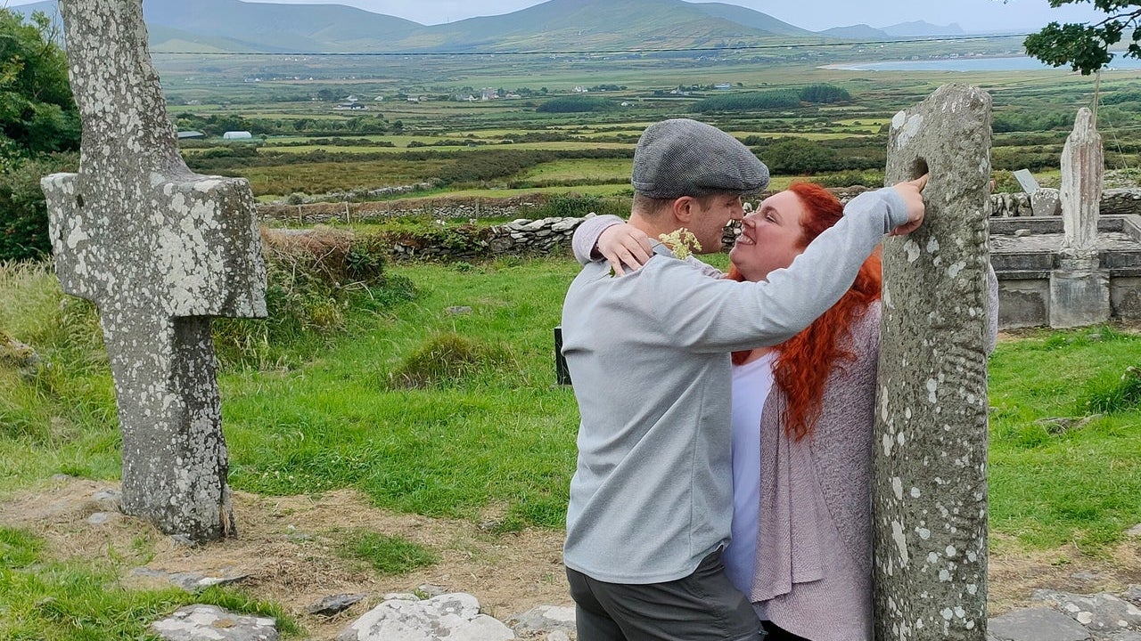 Two people about to kiss while on an Anam Croí Ireland Tour