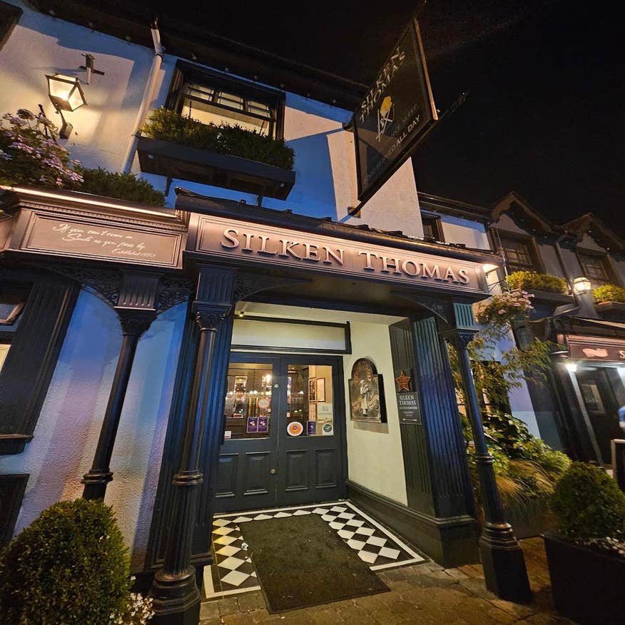 Exterior image of the Silken Thomas pub in County Kildare