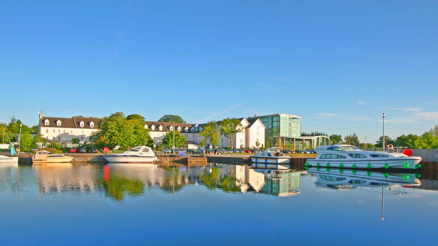 Exterior view of Hodson Bay Hotel in County Westmeath