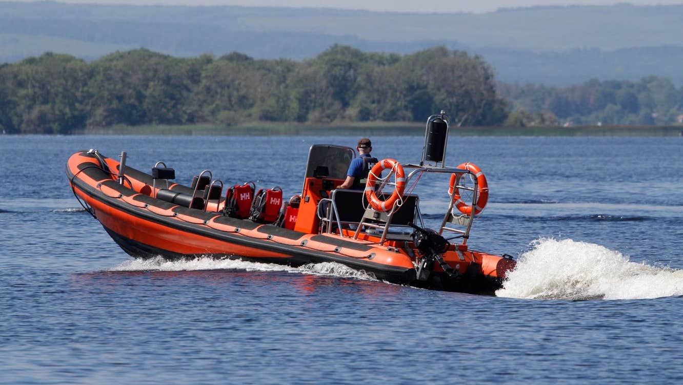 An boat and skipper on a lake
