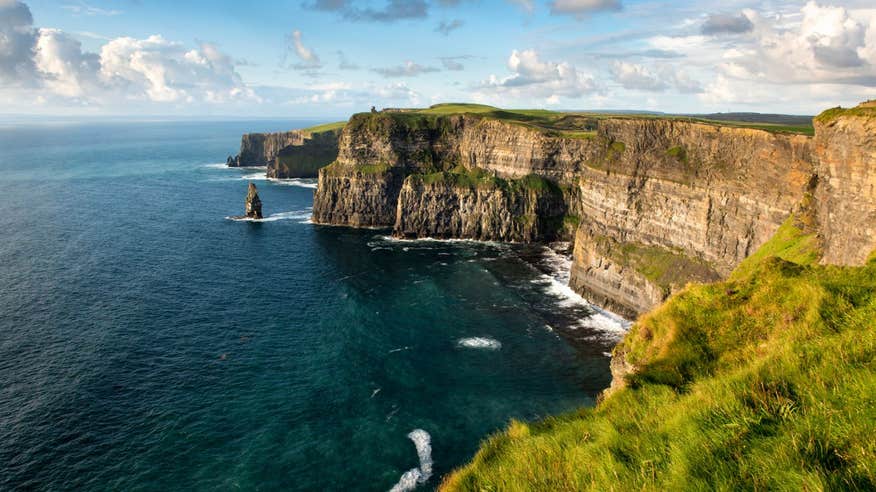 A sunny day at the Cliffs of Moher