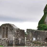 An autumn trail & dining experience featuring a guided walk of historic Abbeyshrule village by Kathryn Keenan an insightful National Famine Way presentation by Edel McWeeney, and a 2 course farm to table lunch at Cloughan Farm by Fiona Egan