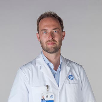 Dr.  Hjortnaes